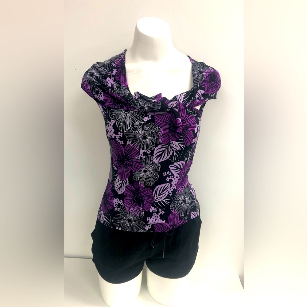 FRED DAVID STRETCHY TOP IN SIZE MEDIUM